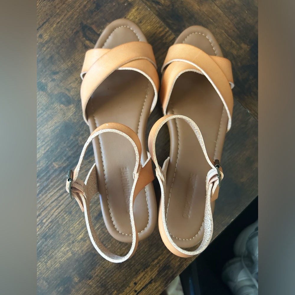 Cushionaire heeled sandals